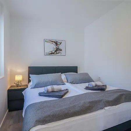 アパート Manuela ニヴィーチェ