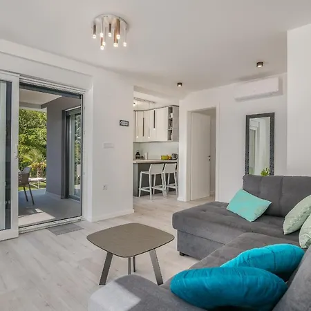 Manuela * ニヴィーチェ