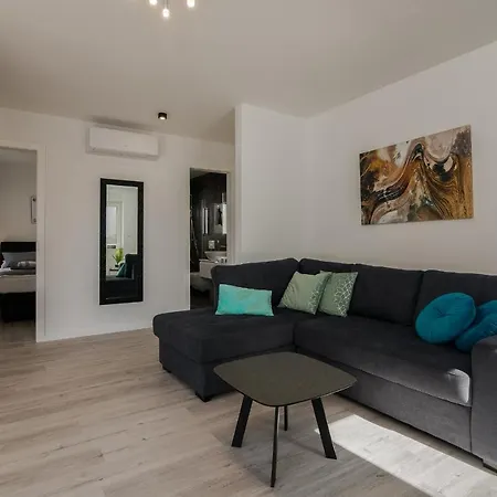 Manuela アパート ニヴィーチェ