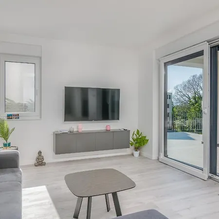 Manuela * ニヴィーチェ