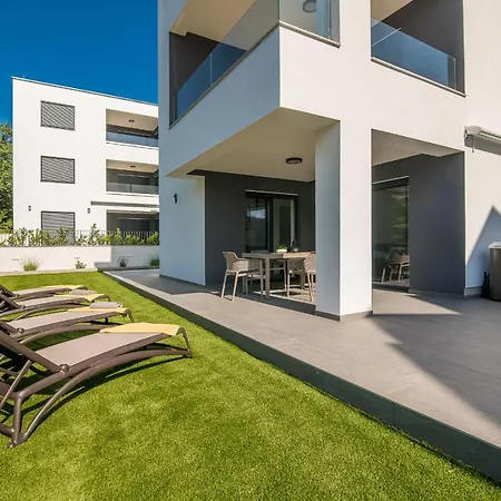 Manuela アパート ニヴィーチェ